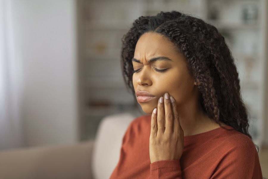 woman with cavitation pain after tooth extraction who needs cavitation surgery